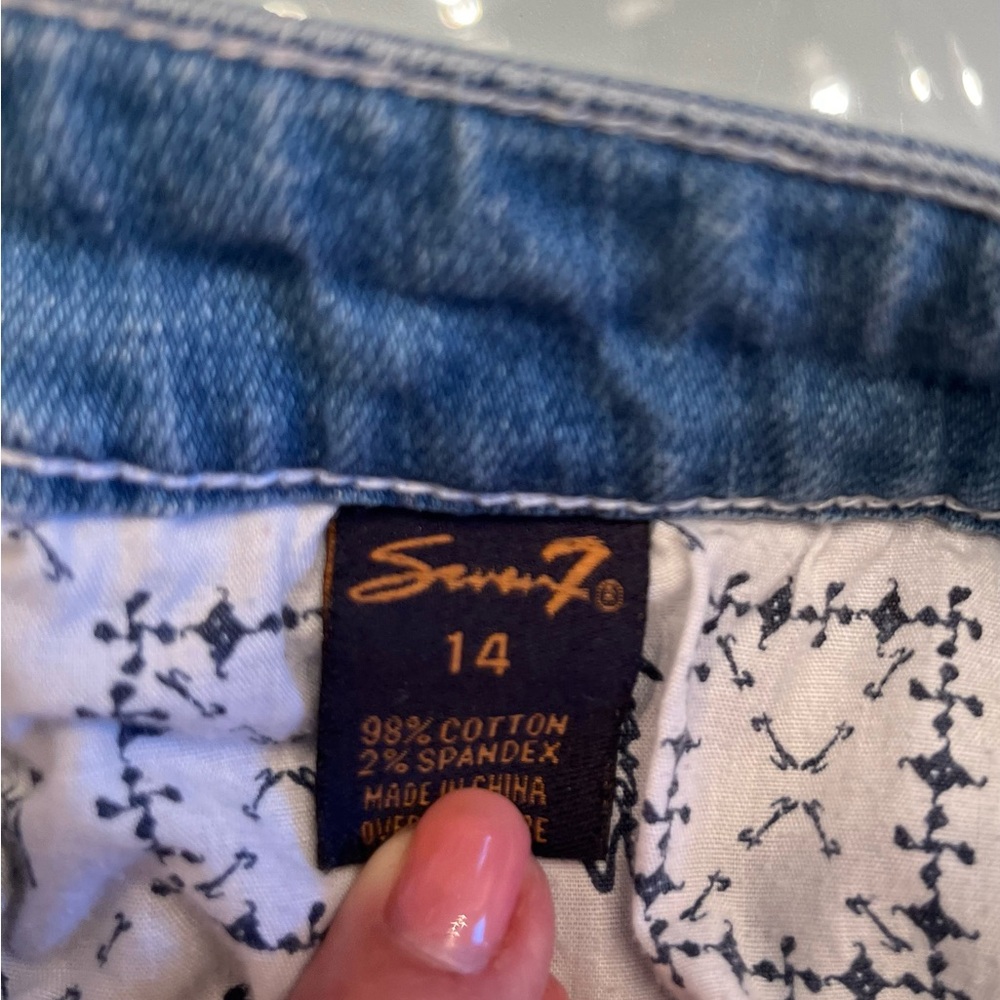 Seven7 Women's Cropped Blue Jeans - Picture 4 of 4